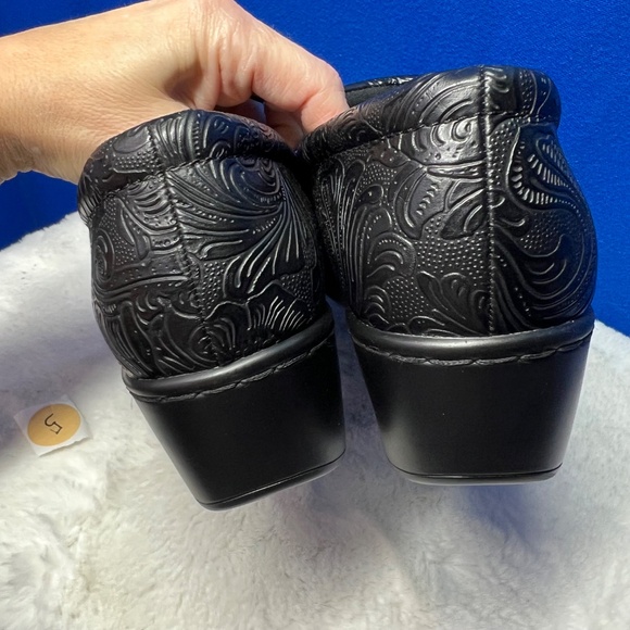 NIB/NWT🤩 |•YŮŮ•| Light & Flexible Bethanee Comfort Clogs Size 9 Wide - Picture 5 of 16